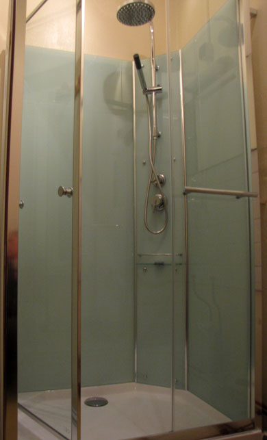 Nieuwe douchecabine appartement Puy Ferrand