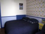 Puy de Sancy | Das Schlafzimmer mit einem Doppelbett und Schlafcouch