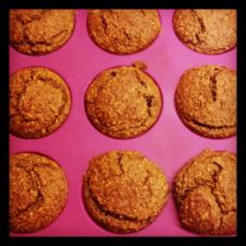 Muffins de pain aux bananes et fruits rouges 